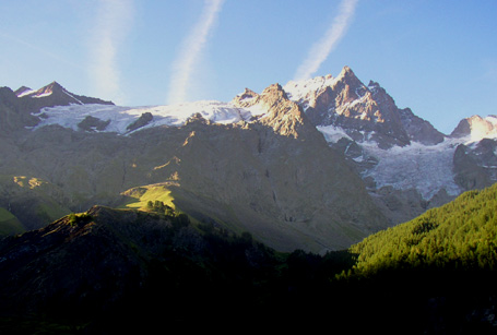 Glaciers de La Meije au petit matin, photographiés par Bertrand Bolognesi
