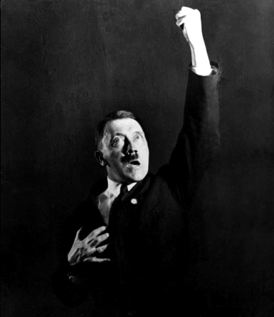 l'un des nombreux portraits théâtraux d'Adlof Hitler par Heinrich Hoffmann