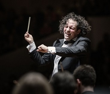 Présences 2022 : Alexandre Bloch dirige l’Orchestre national de France