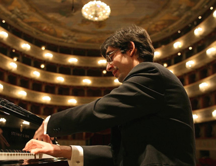 le jeune et talentueux pianiste italien Gianluca Cascioli en récital