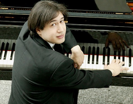 le pianiste Amir Tebenikhin, lauréat du Concours Goerge Enescu de Bucarest