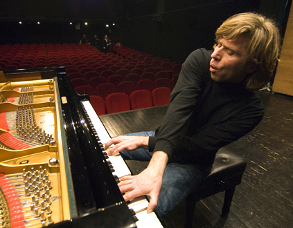 le pianiste slovène Bojan Gorišek en récital à Cannes, au MIDEM Classique