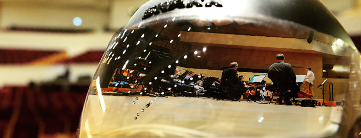 reflet d'une répétition de l'Orchestre national de Lille dans un casque