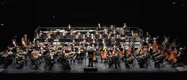 l'Orchestre national d'ïle-de-France au grand complet, avec Enrique Mazzola