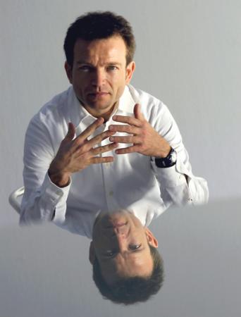 le chef et claveciniste français Christophe Rousset par Eric Larrayadieu