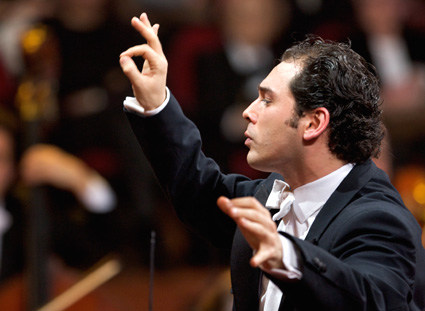 Tugan Sokhiev dirige l’Orchestre du Capitole à Paris