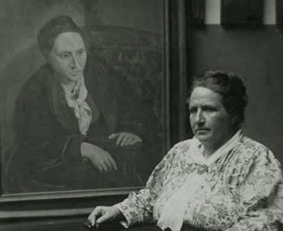 Man Ray photographie Gertrude Stein devant son portrait peint par Picasso