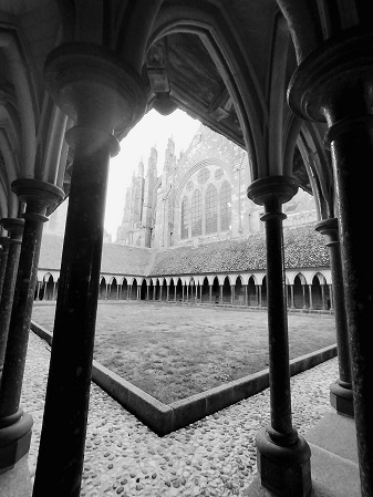 Le cloître, en l'abbaye du Mont Saint-Michel, octobre 2026...