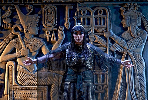 Federica Vitali  chante AIDA au petit Teatro Verdi de Busseto...