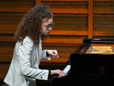Arielle Beck joue Bach, Hindemith, Mendelssohn et Mozart