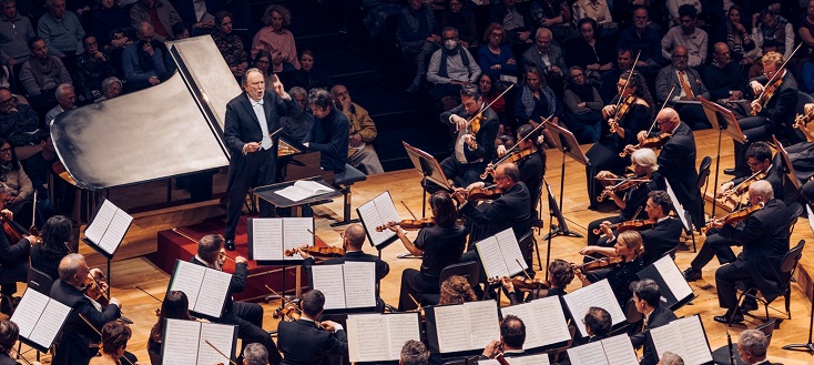 Riccardo Chailly dirige l'Orchestra Filarmonica della Scala di Milano 