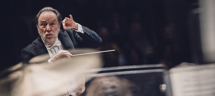 À la Philharmonie, maestro Riccardo Chailly dirige l'Orchestre de Paris...