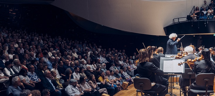 “Collages”, la 3ème Symphonie de Roberto Gerhard, par Simon Rattle et le LSO